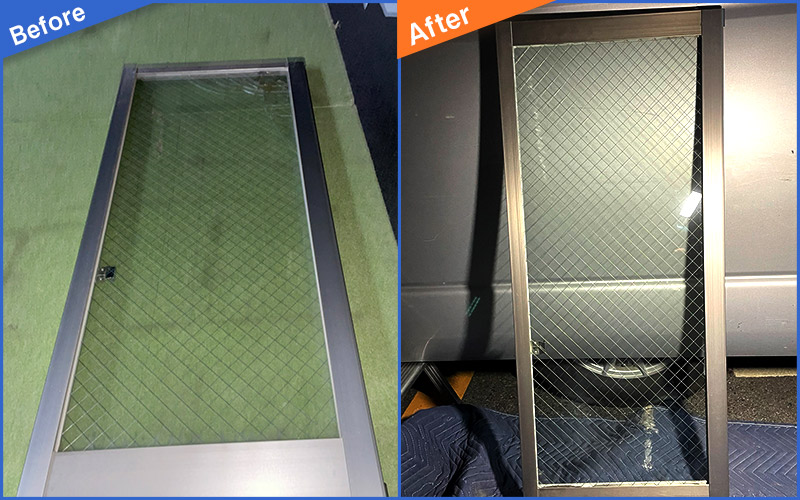 割れた網入りの縦長ガラス窓のBefore&After画像