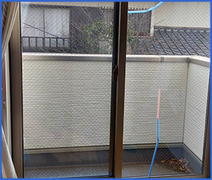 ガラスにヒビが入っている画像