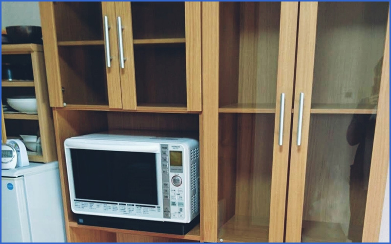 キッチンの食器棚の画像