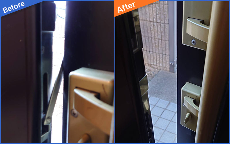 平たいひっかけタイプのキーチェーンがかかった玄関扉のBefore&After画像