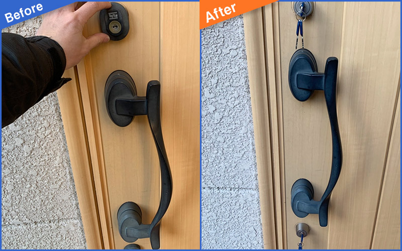 木製玄関扉の黒いドアノブと鍵のBefore&After画像
