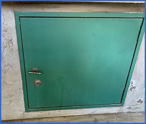 緑のドアの鍵画像